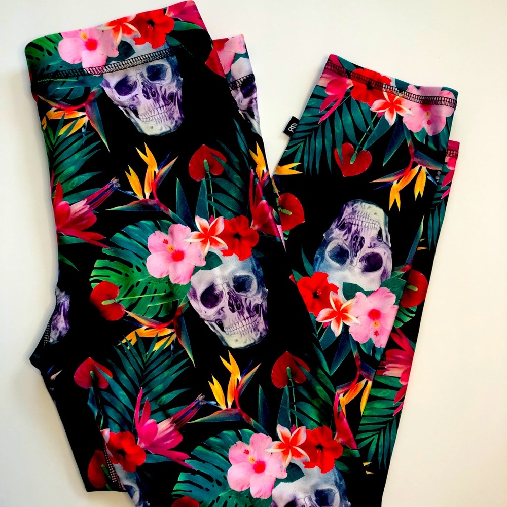 NWT Terez skull floral capri leggings size medium